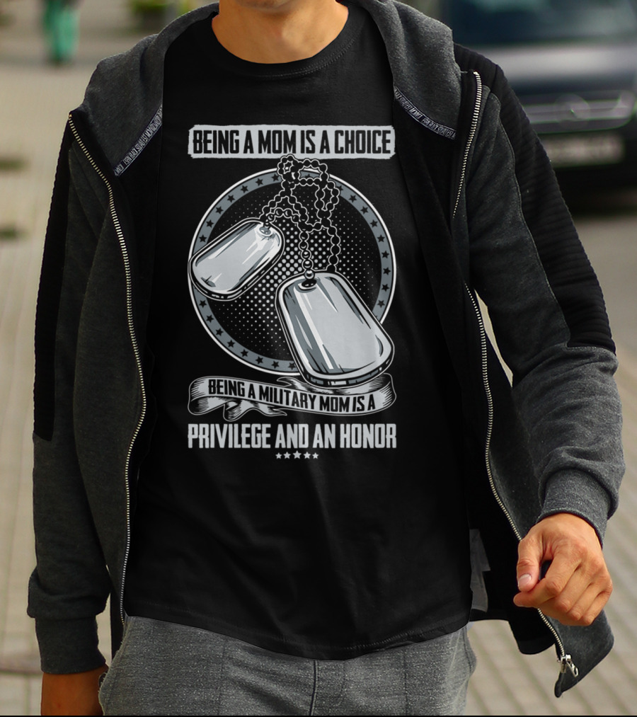 Being A Mom Is A Choice Being A Military Mom Is A Privilege And An Honor Dog Tags T-Shirt
