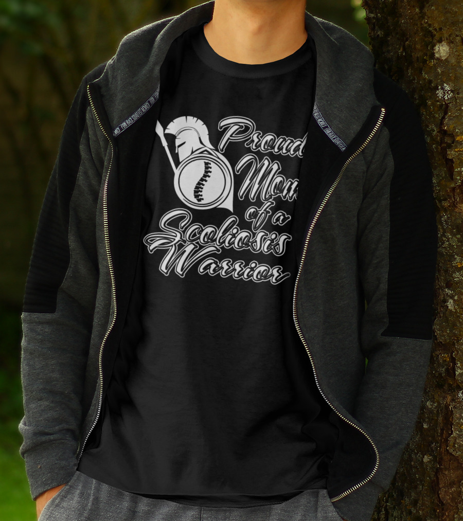 Proud Mom Of A Scoliosis Warrior Spartan Helmet Emblem T-Shirt