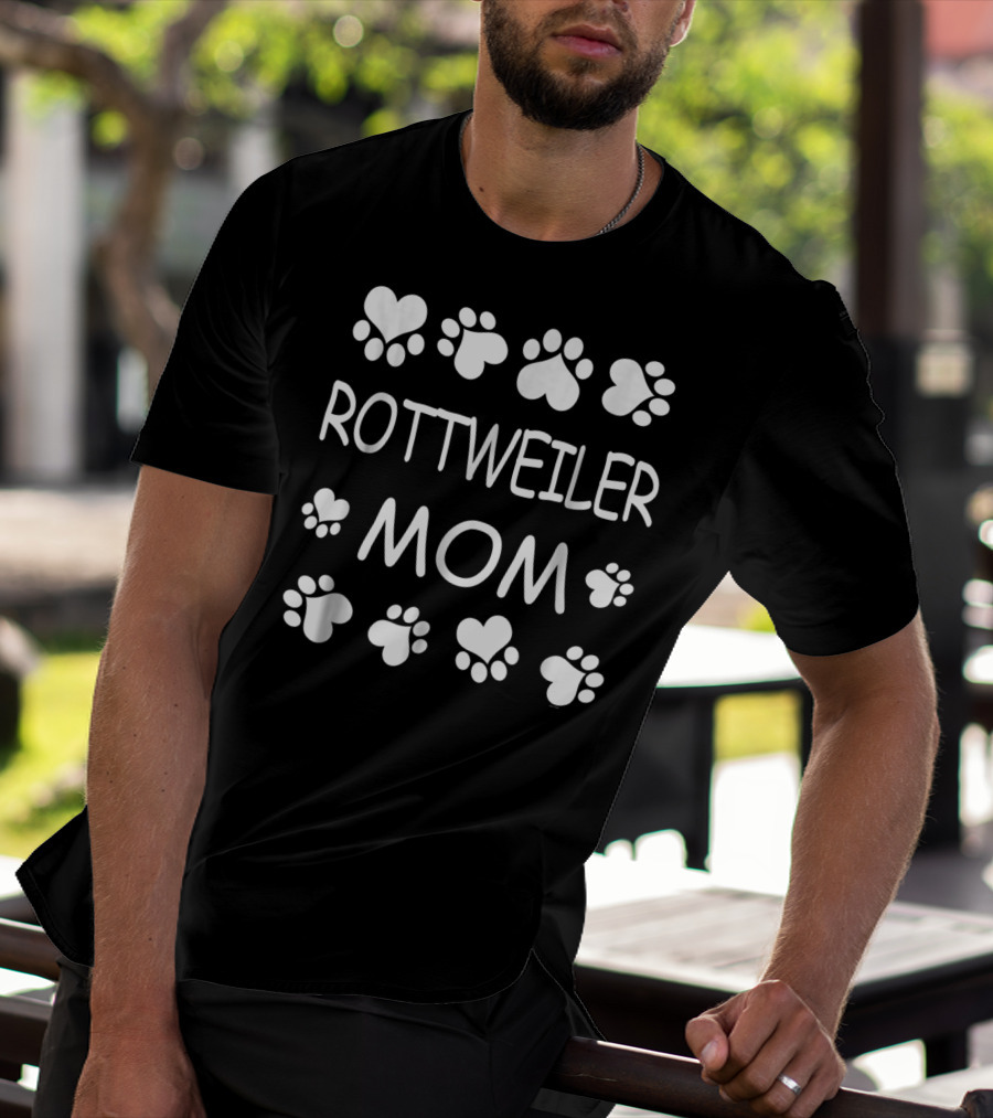Rottweiler Mom Paw Prints And Hearts For Dog Lovers T-Shirt