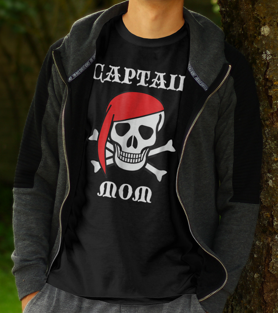 Captain Mom Skull Crossbones Red Bandana T-Shirt