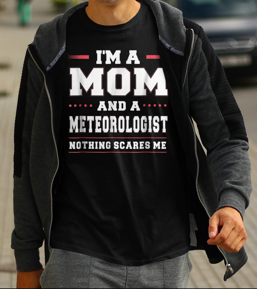 I'm A Mom And A Meteorologist Nothing Scares Me T-Shirt