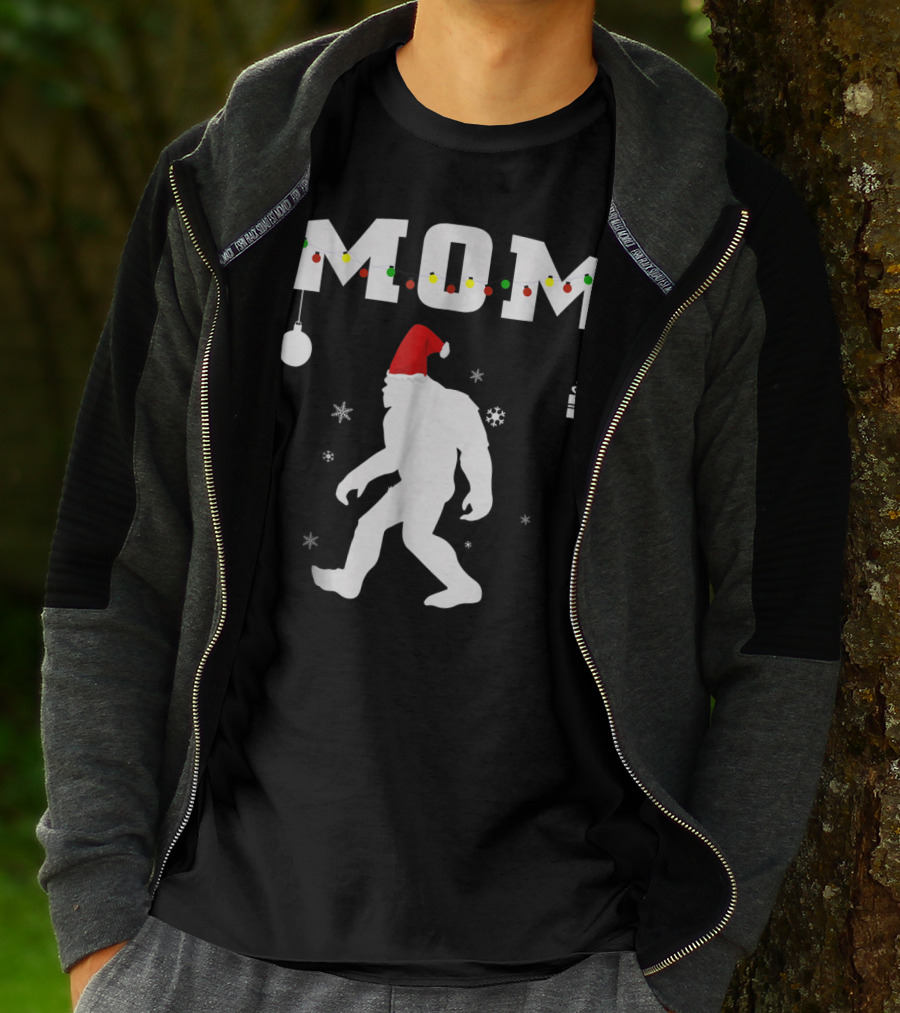 Bigfoot Mom Christmas Santa Hat Ornament Snowflakes Gift T-Shirt