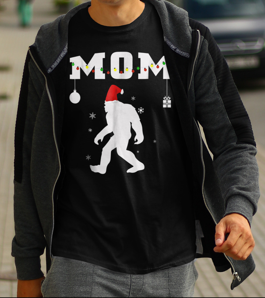 Bigfoot Mom Christmas Santa Hat Ornament Snowflakes Gift T-Shirt