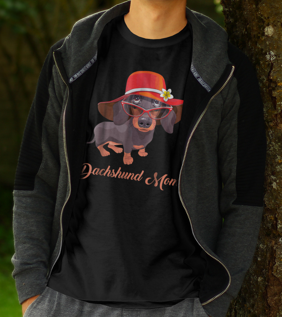 Dachshund Mom Mom Of Dachshund Dogs Pet Puppies With Red Hat And Glasses T-Shirt