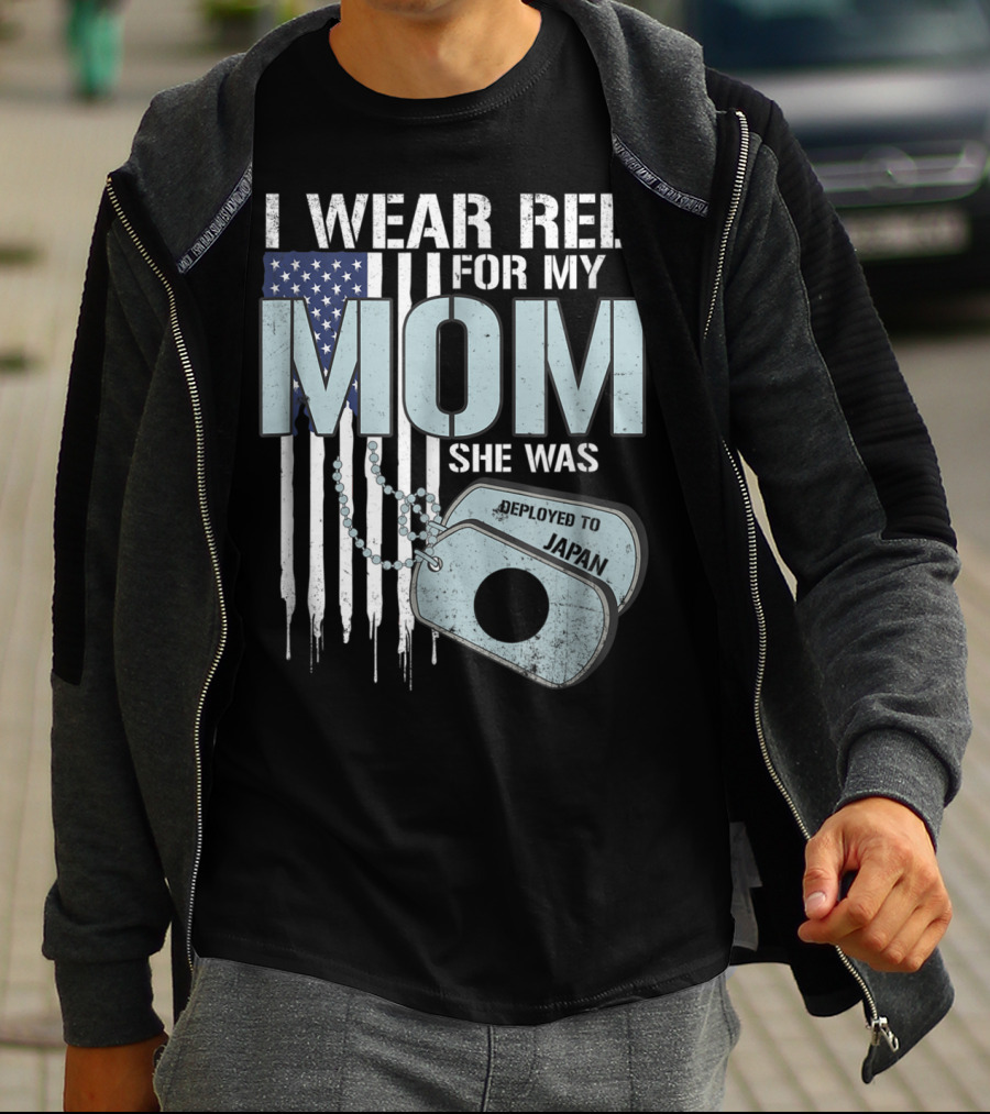 I Wear Red For My Mom She Was Deployed To Japan American Flag Dog Tags T-Shirt