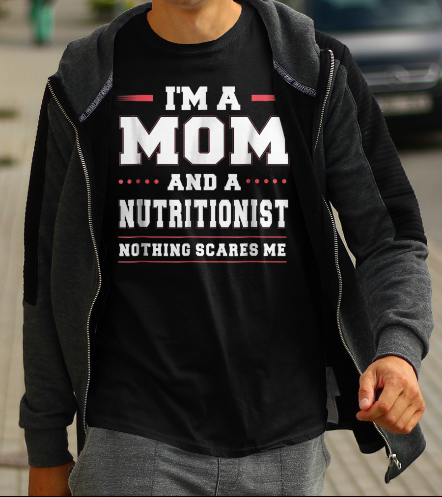 I'm A Mom And A Nutritionist Nothing Scares Me T-Shirt