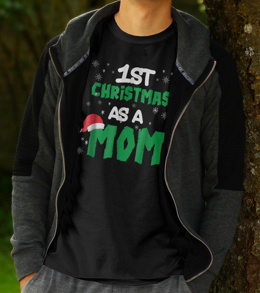 1st Christmas As A Mom Santa Hat Snowflakes T-Shirt