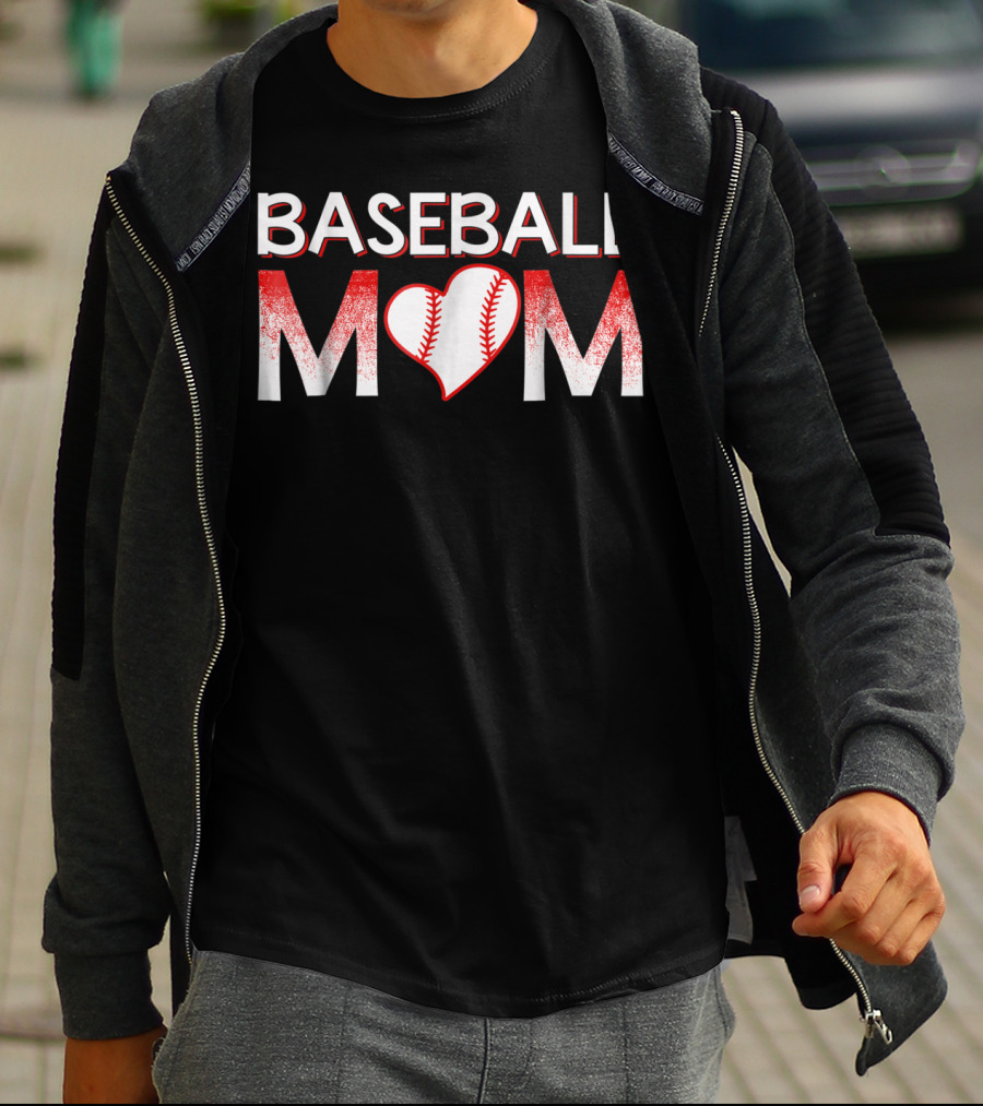 BASEBALL MOM LOVE BASEBALL PLAYER HEART T-Shirt