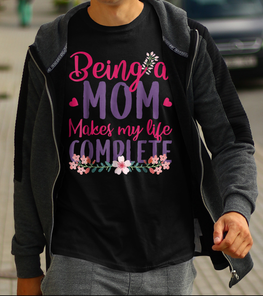 Being A Mom Makes My Life Complete Flower Lover Hearts T-Shirt