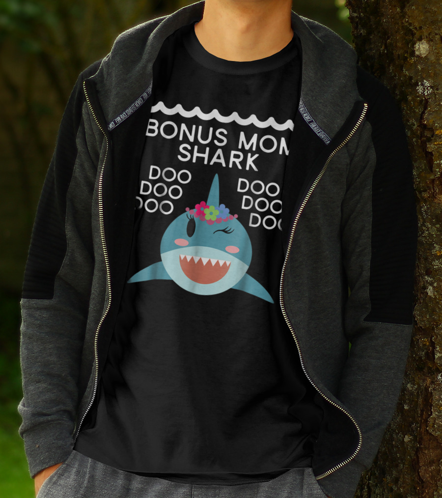 BONUS MOM SHARK DOO DOO DOO DOO DOO DOO DOO T-Shirt