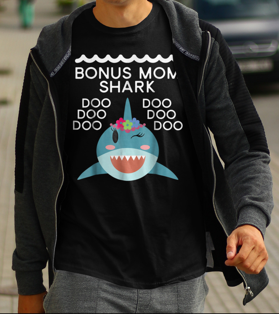 BONUS MOM SHARK DOO DOO DOO DOO DOO DOO DOO T-Shirt