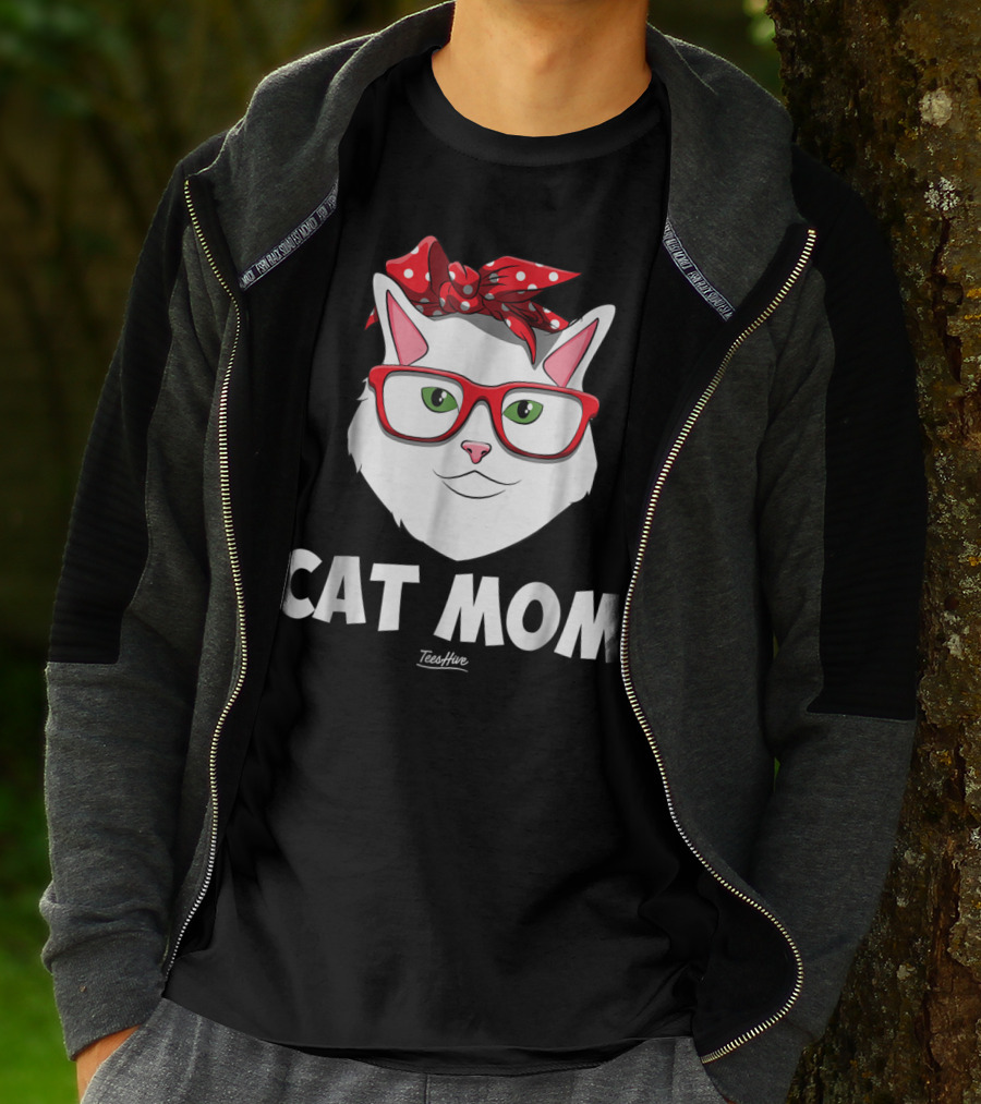 Cat Mom Funny Cat Lover With Glasses And Red Bow T-Shirt