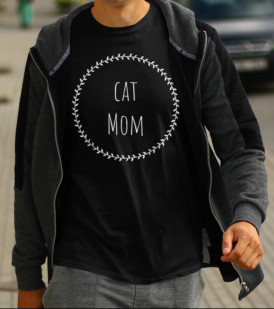 Cat Mom Laurel Wreath T-Shirt