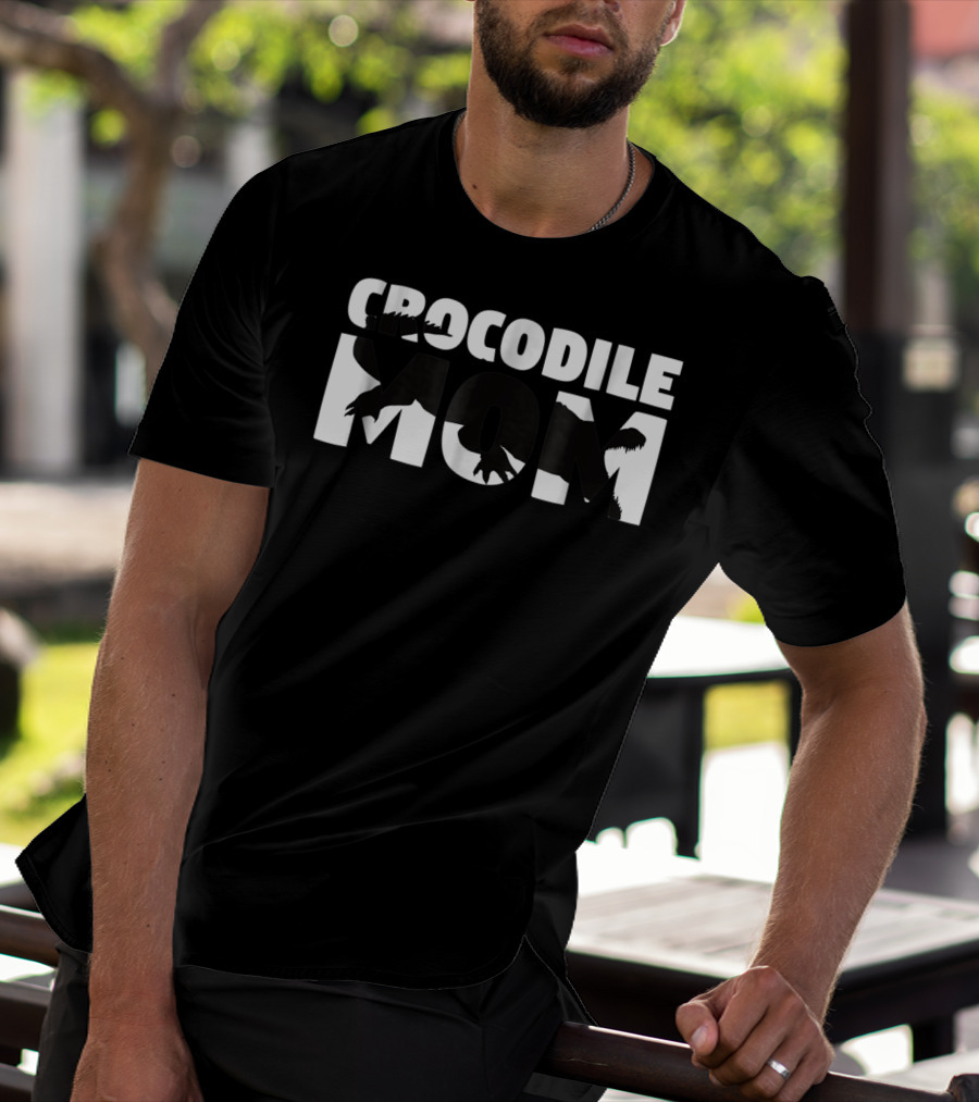 Crocodile Mom Crocodile Lover Animal For Mother T-Shirt