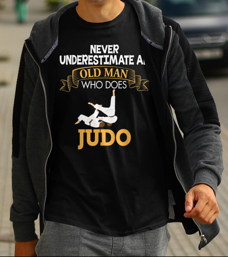 Never Underestimate An Old Man Who Does Judo T-Shirt