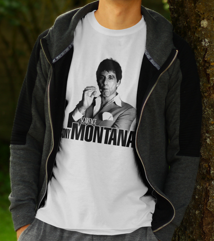 SCARFACE TONY MONTANA CIGAR BLACK AND WHITE PHOTO T-Shirt