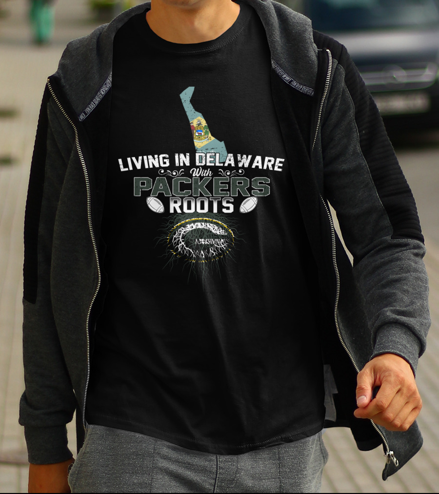 LIVING IN DELAWARE WITH PACKERS ROOTS Football Heritage T-Shirt