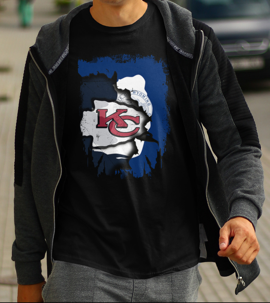 Wyoming State Seal Combined With KC Chiefs T-Shirt