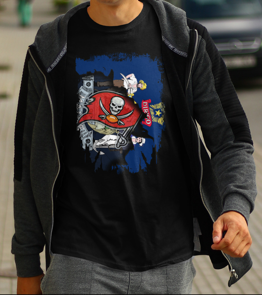 Pirate Flag Emblem And Maine State Symbols United With Dirigo Banner T-Shirt