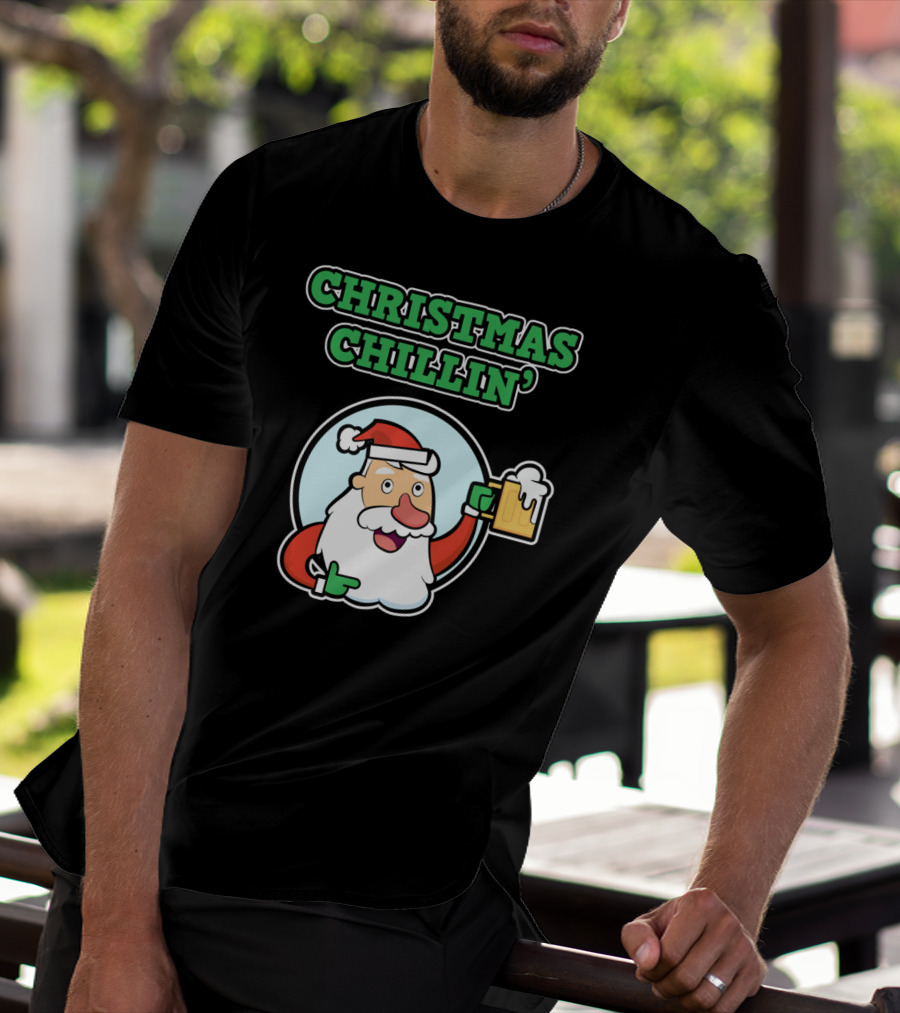 Christmas Chillin' Santa Holding Beer T-Shirt