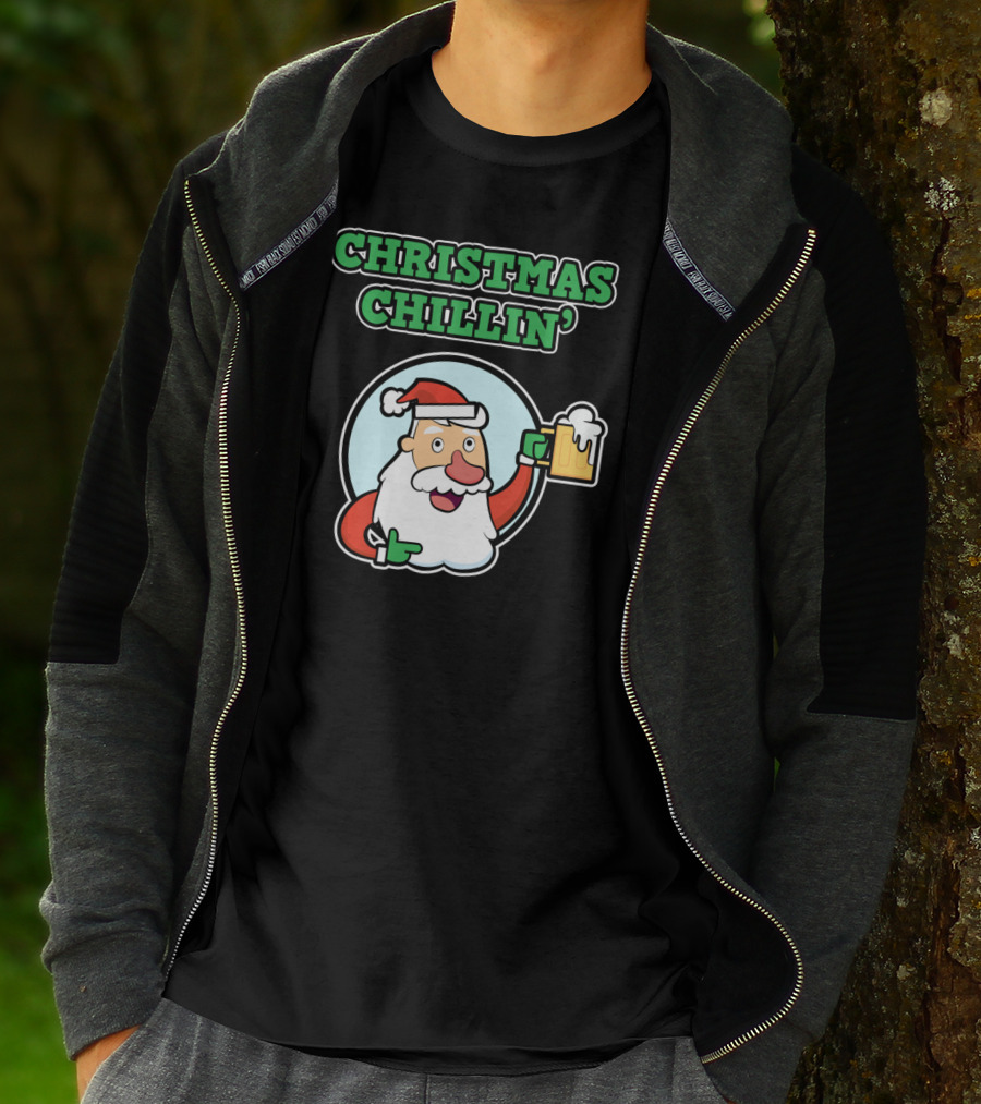 Christmas Chillin' Santa Holding Beer T-Shirt