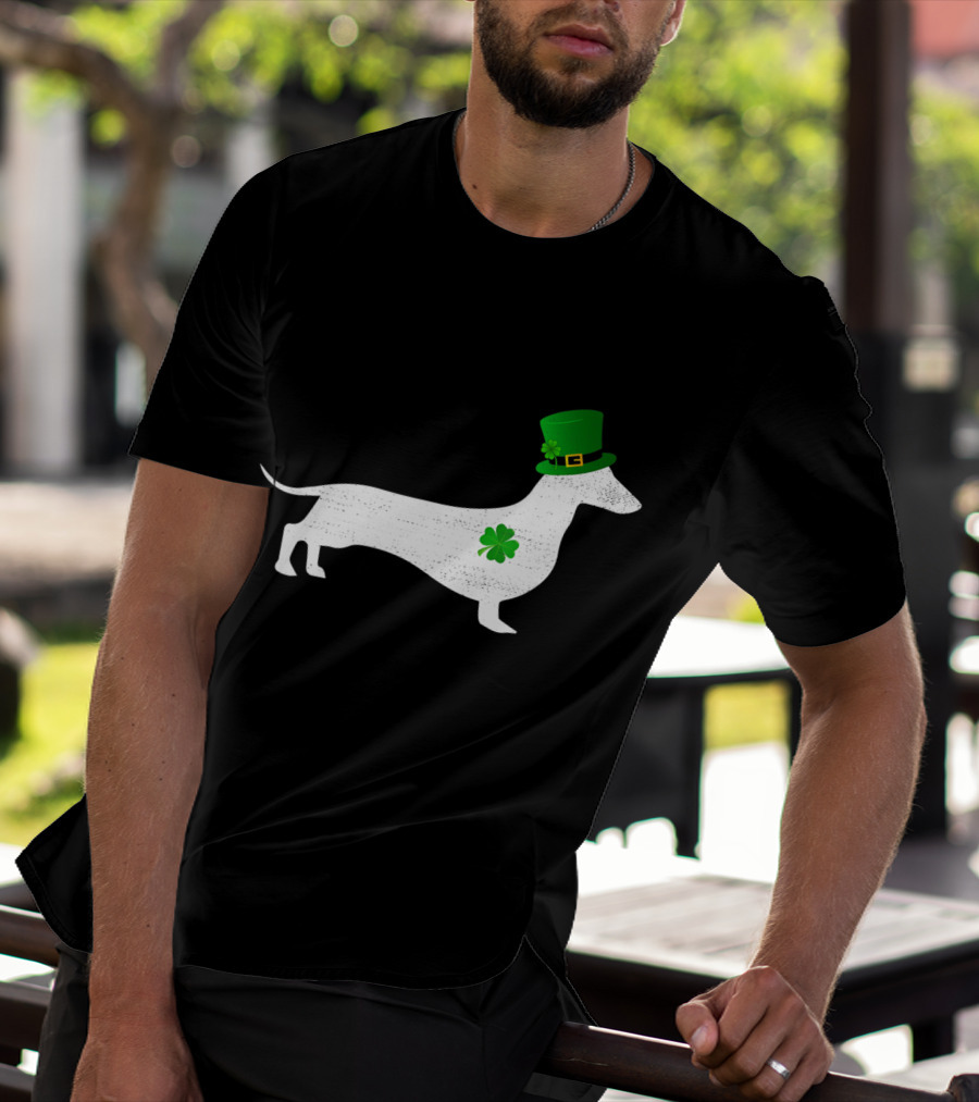 St Patrick's Day Dachshund Puppy With Green Shamrock And Hat T-Shirt