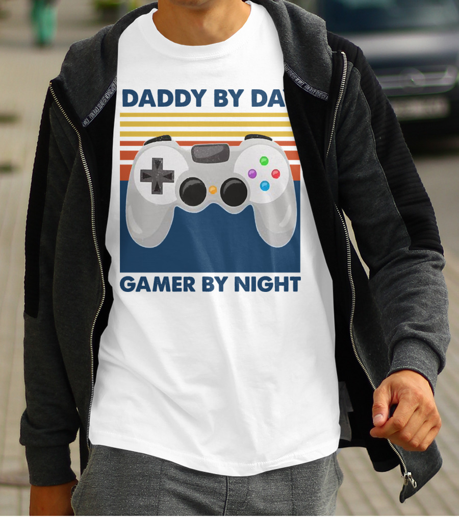 Daddy By Day Gamer By Night Retro Game Controller T-Shirt