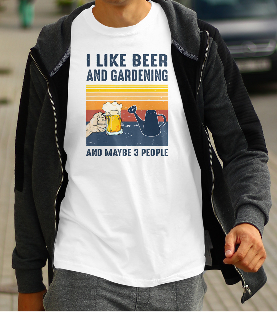 I Like Beer And Gardening And Maybe 3 People Vintage Retro Stripes Watering Can And Beer Mug T-Shirt