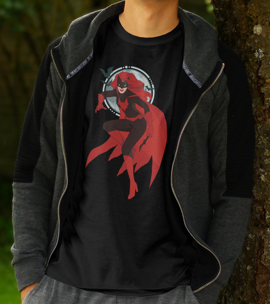 Batwoman Moonlit Heroic Pose With Cape And Bat T-Shirt