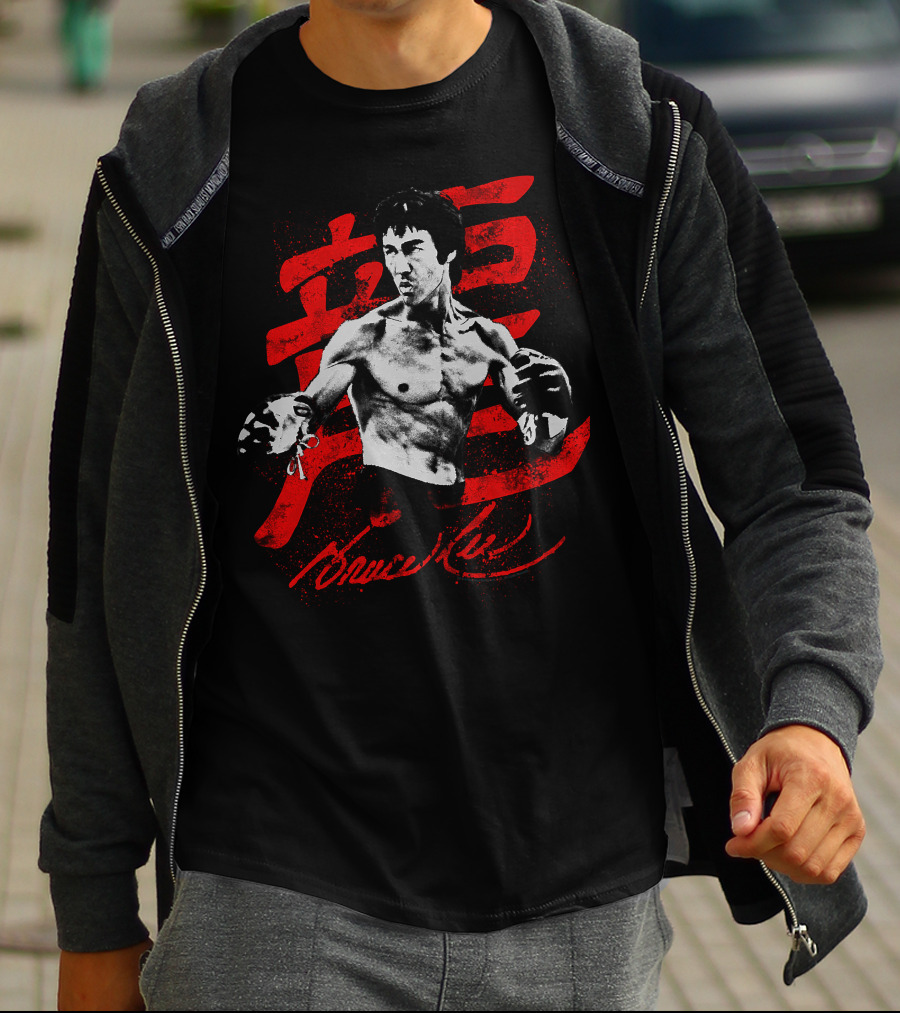 Bruce Lee Fighting Pose With Red Kanji Background T-Shirt