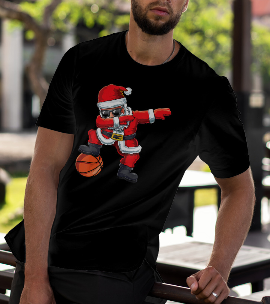 Christmas Santa Dabbing On Basketball Court Holiday Fun T-Shirt