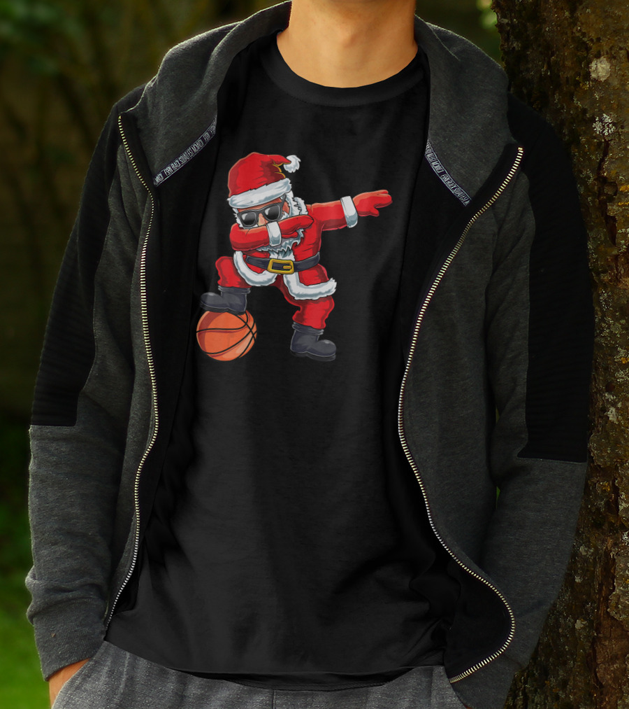 Christmas Santa Dabbing On Basketball Court Holiday Fun T-Shirt