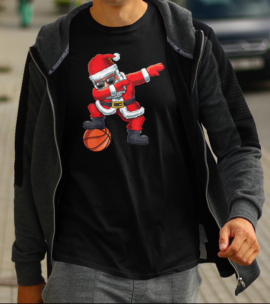 Christmas Santa Dabbing On Basketball Court Holiday Fun T-Shirt