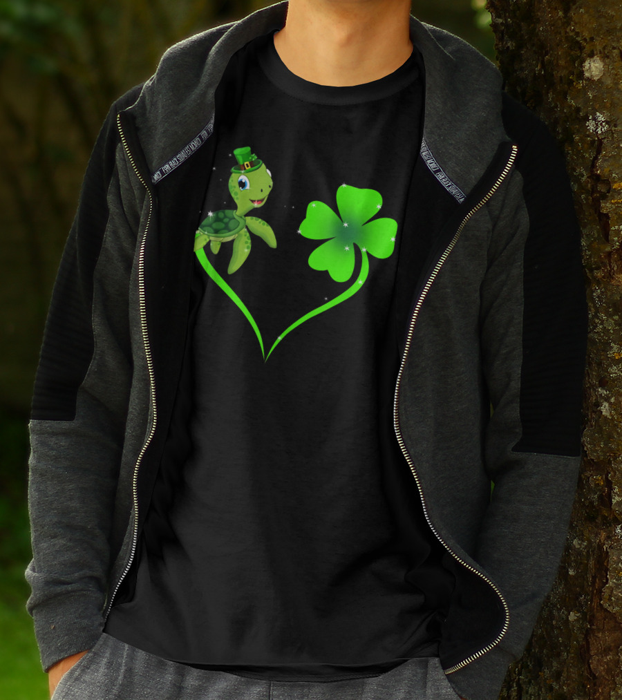 Happy St Patrick's Day Shamrock Turtle With Leprechaun Hat And Green Heart T-Shirt