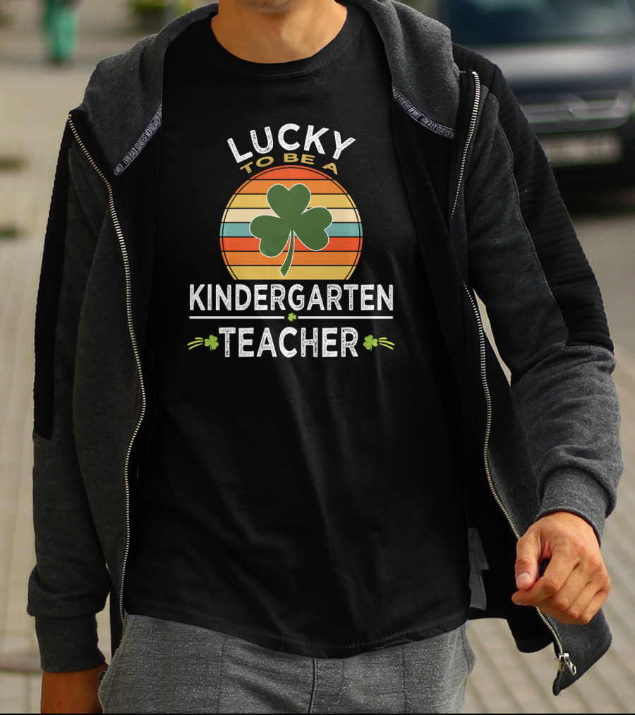Lucky To Be A Kindergarten Teacher Clover Retro Stripes St Patrick Day T-Shirt