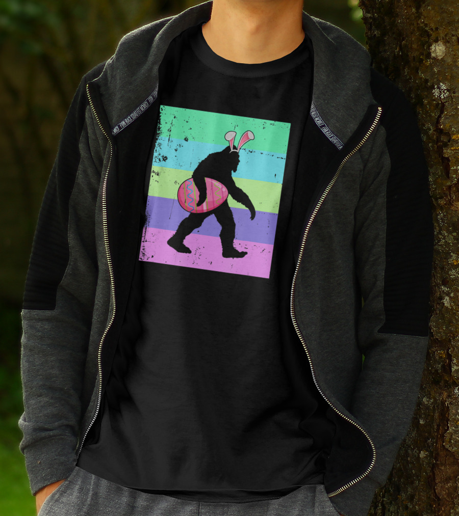 Vintage Bigfoot Easter Bunny Eggs Sasquatch Retro Gradient T-Shirt
