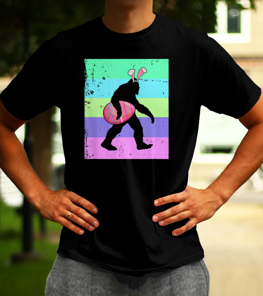 Vintage Bigfoot Easter Bunny Eggs Sasquatch Retro Gradient T-Shirt