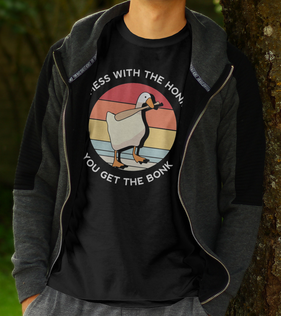 Mess With The Honk You Get The Bonk Goose Retro Vintage Goose With Bat T-Shirt