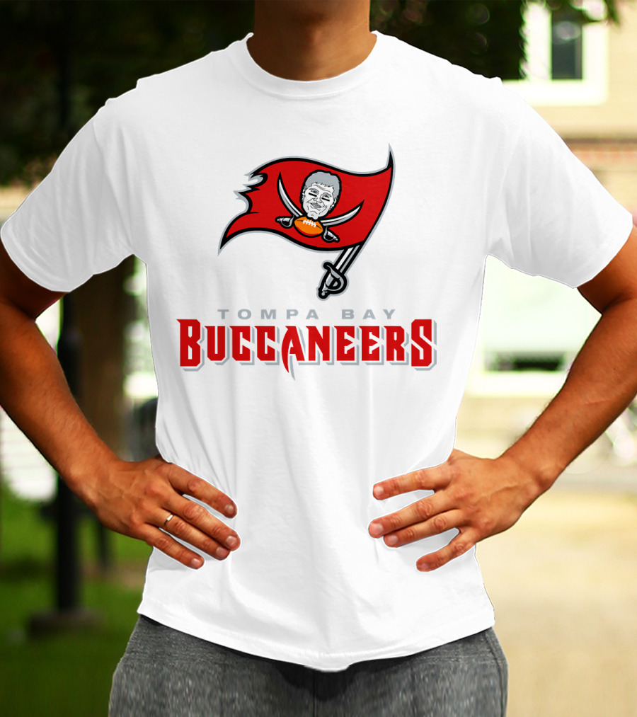 Tompa Bay Buccaneers Brady Flag NFL T-Shirt