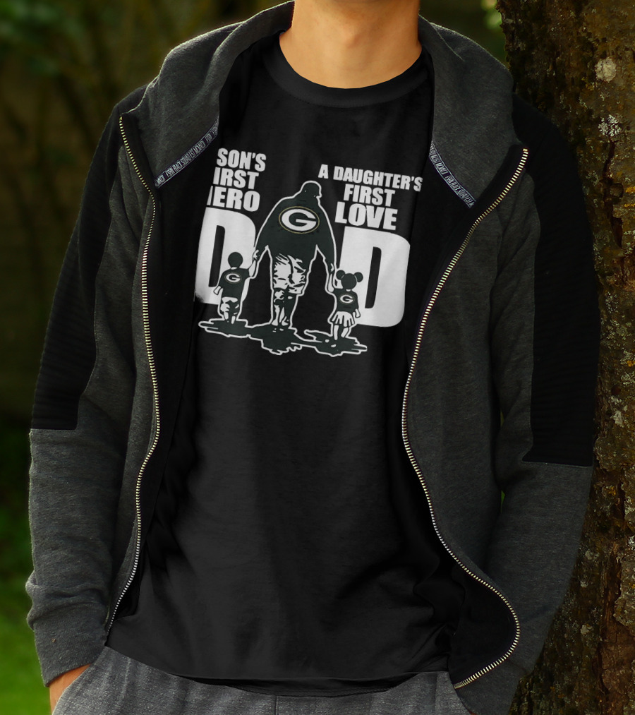 Green Bay Packers Dad A Son’s First Hero A Daughter’s First Love T-Shirt