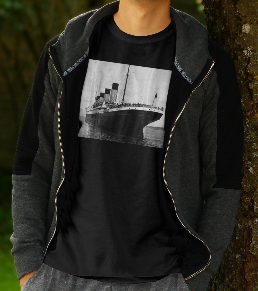 Kids The Titanic Setting Sail Iconic Ocean Liner Image T-Shirt