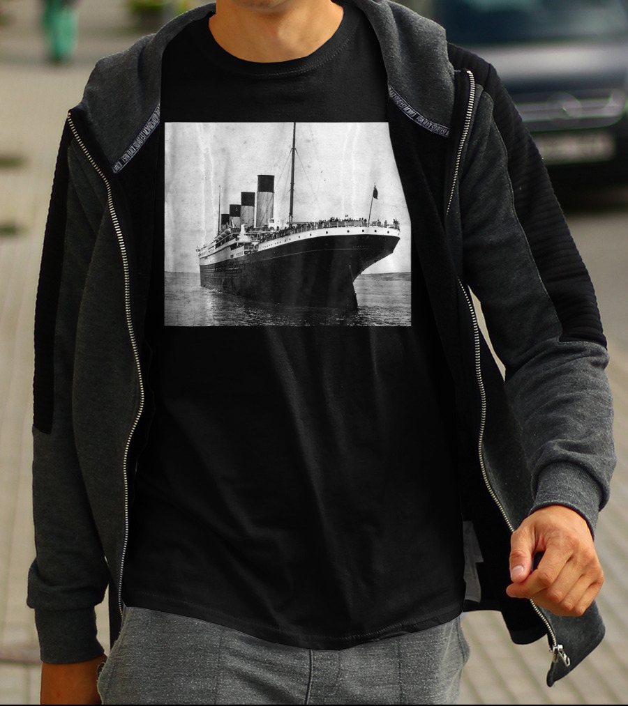 Kids The Titanic Setting Sail Iconic Ocean Liner Image T-Shirt