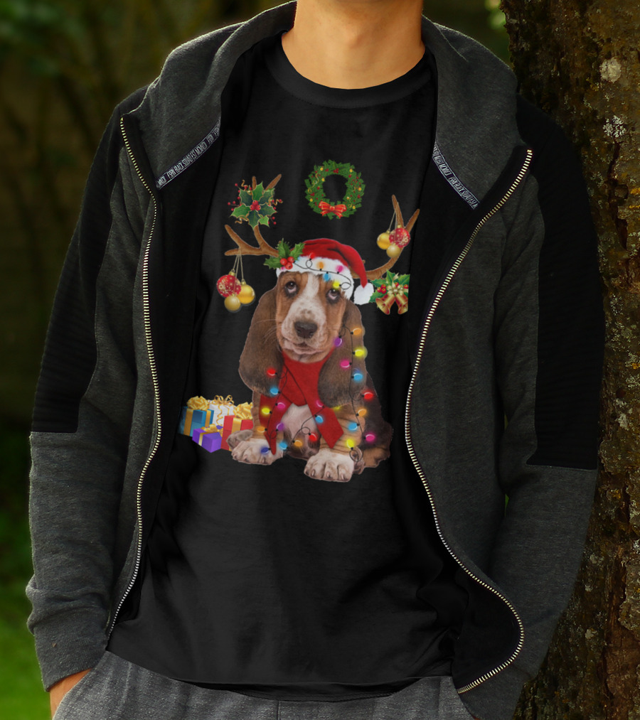 Basset Hound Santa Hat Reindeer Christmas Lights Wreath Holiday Gifts T-Shirt