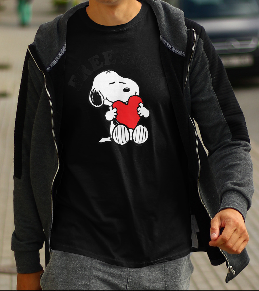 Snoopy Free Hugs Red Heart Peanuts T-Shirt