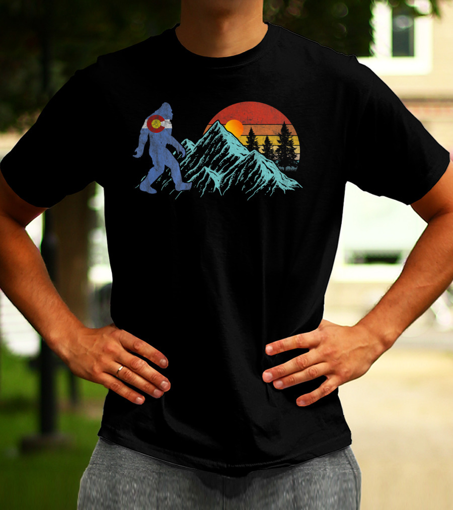 Bigfoot Colorado Flag Retro Sun Mountains And Trees T-Shirt