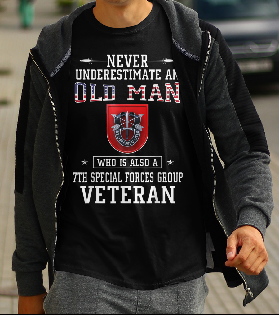 Never Underestimate An Old Man Who Is Also A 7th Special Forces Group Veteran T-Shirt