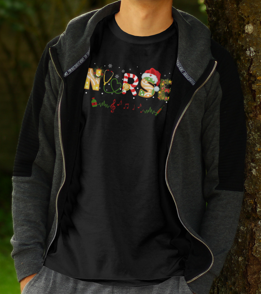 Nurse Christmas Santa Hat Stethoscope Heartbeat Music Syringe Snowflakes T-Shirt