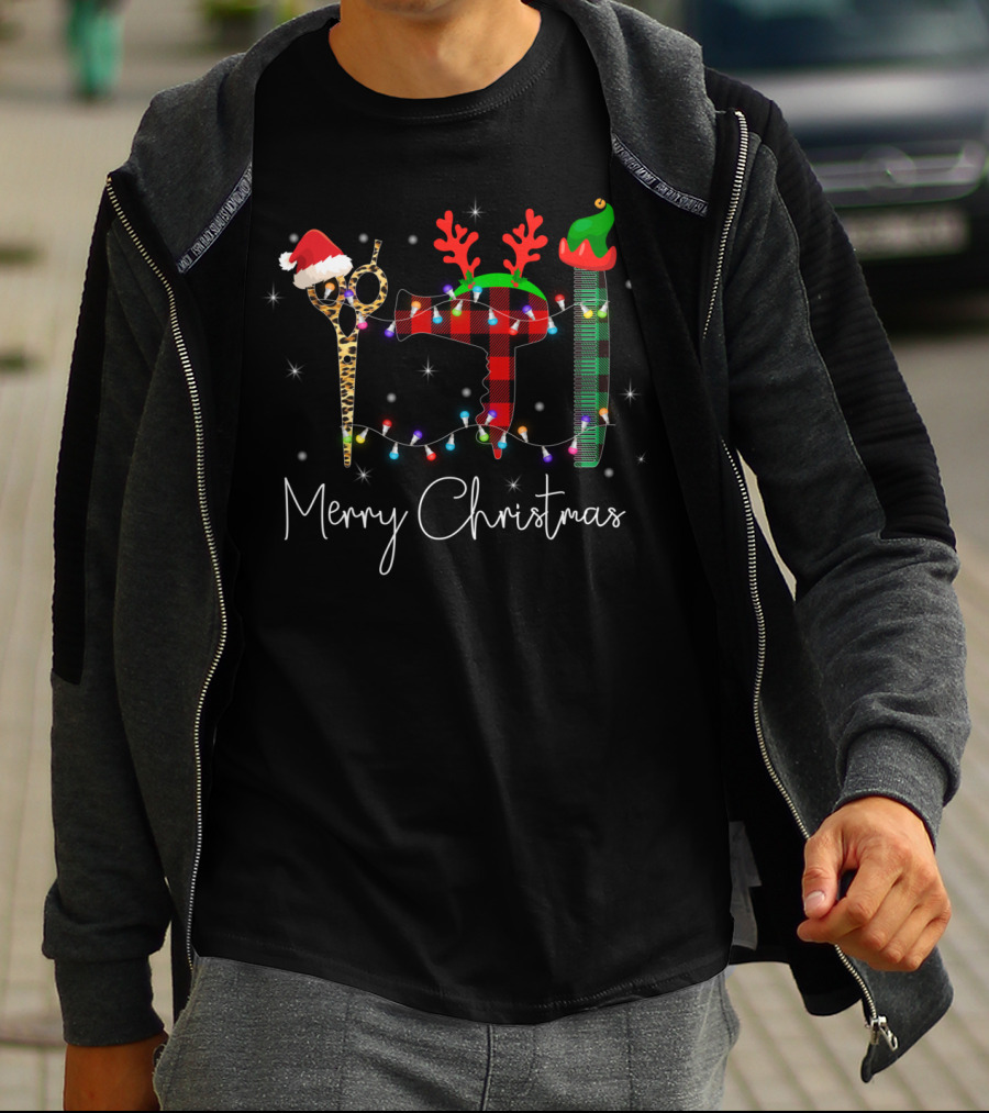 Merry Christmas Hairstylist Hairdresser Leopard Scissors Reindeer Antlers Blow Dryer Tool Holiday Lights T-Shirt