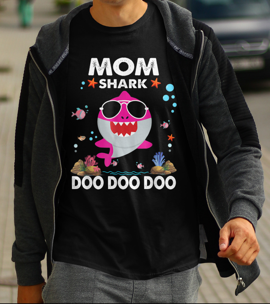 MOM SHARK DOO DOO DOO With Sunglasses And Starfish T-Shirt
