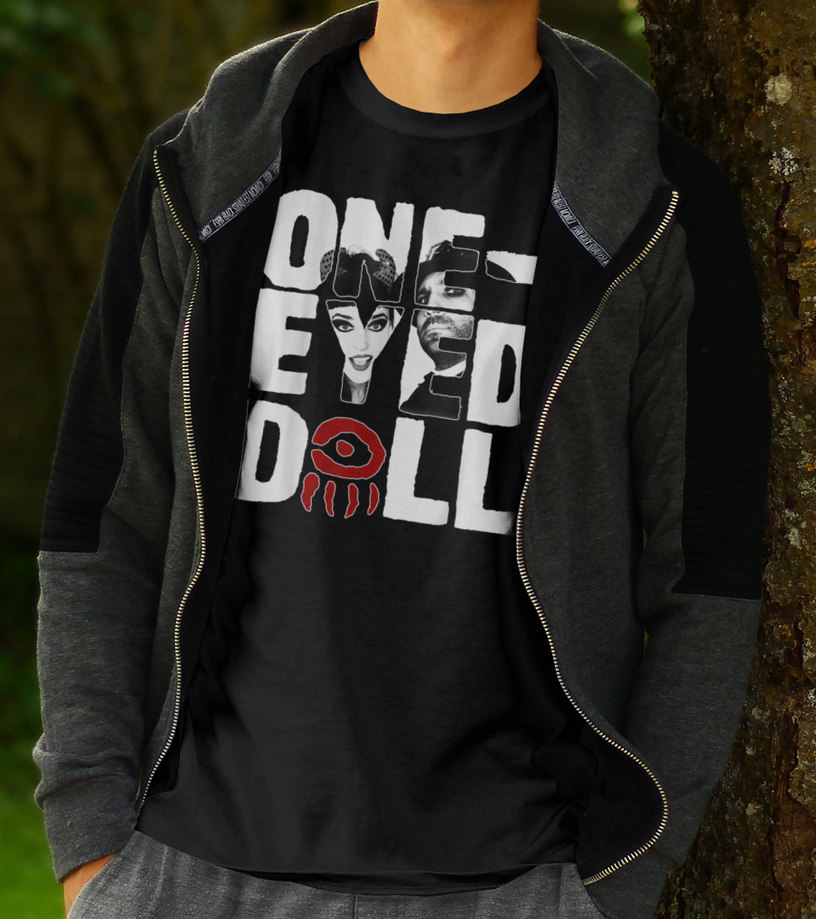 OneEyed Doll Band Selfie Eye Classicfit T-Shirt